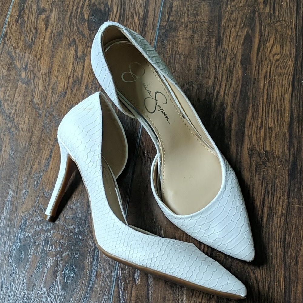 Jessica Simpson white high heel and scallop detail